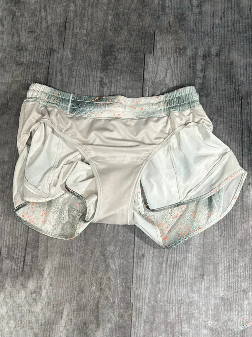Lululemon Hotty Hot Low-Rise Shorts ~ Size 10 ~ Item #X29